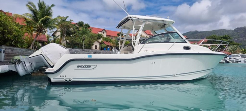 2022 Boston Whaler Conquest 285